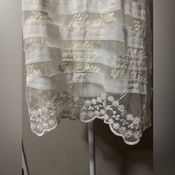 Bishop and Young Lace top - Picture 4 of 5